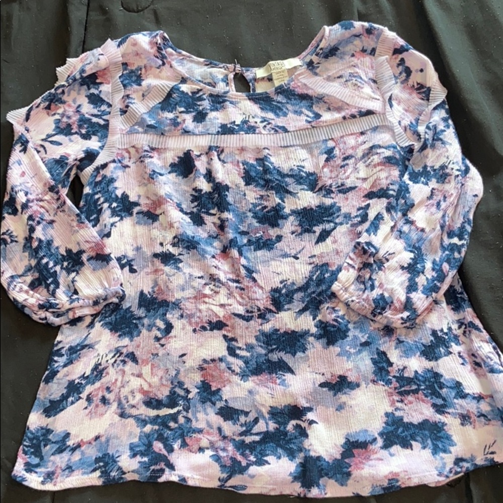 4/$10🎉Vintage America blouse